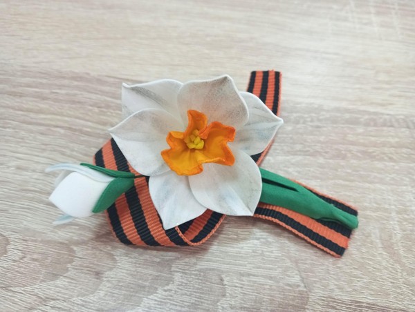 Демо мастер-класс «Брошь из фоамирана к 9 мая»