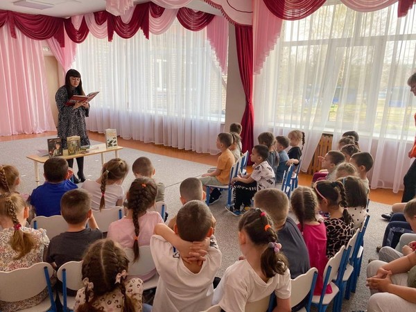 Громкие чтения «И память о войне книга оставляет»