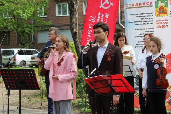 Праздничная программа «Мы помним всех тех, кто зажег над землей салют 45-го года»