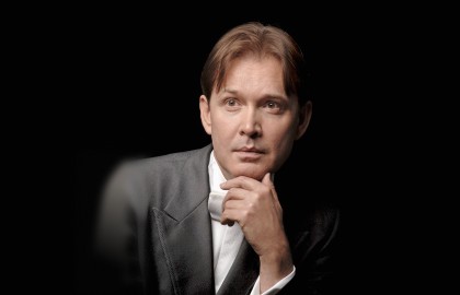 Народный артист России Олег Погудин. «Нам дороги эти позабыть нельзя...»