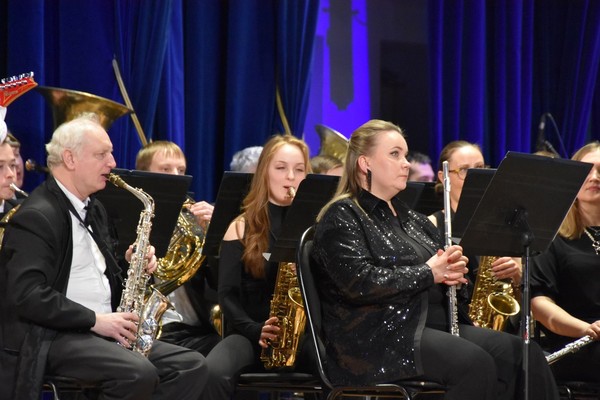 Поклонимся великим тем годам