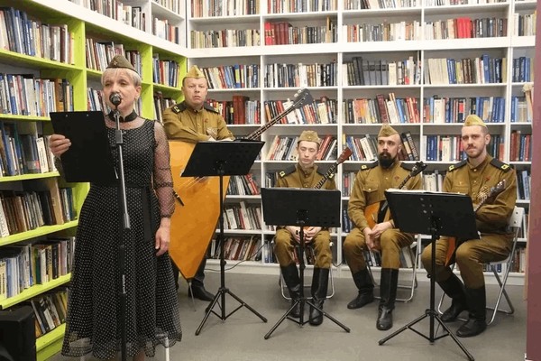 Литературно-музыкальный перфоманс «Они шагали в той войне…»