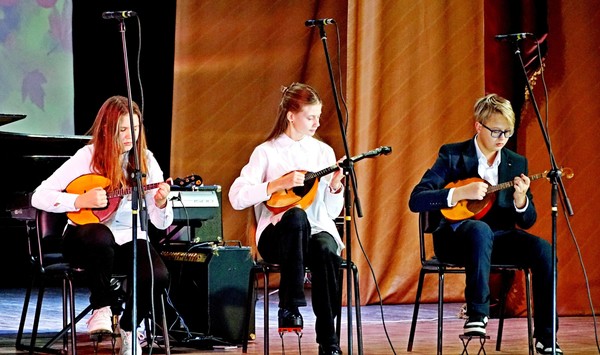 «Этих дней не смолкнет слава»