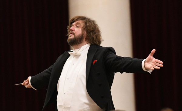 Программа «Моцарт. Шесть немецких танцев. Концерт № 24 для фортепиано с оркестром»