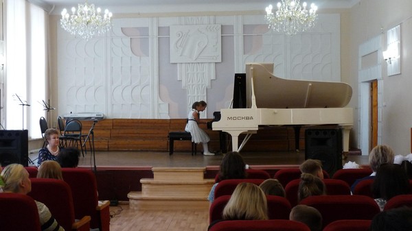 IV городской конкурс «Белый рояль»