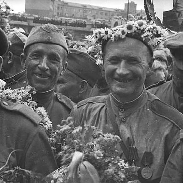 Война... Любовь...