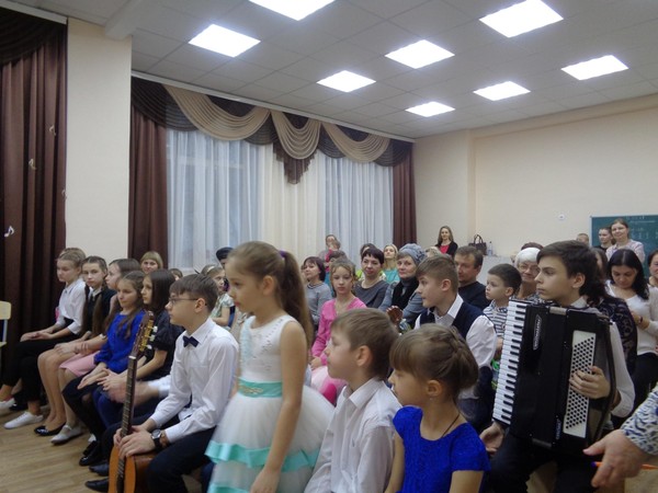 Концерт учащихся Инструментального отделения для родителей наших учеников«Майские аккорды»