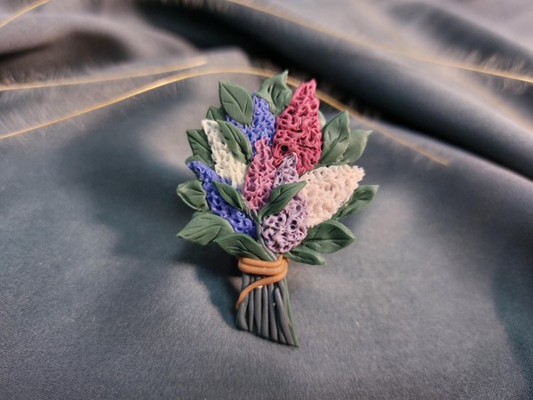 Мастер-класс по лепке из полимерной глины Брошь «Сирень»