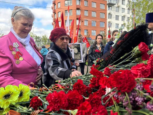 Войной испепеленные года торжественный митинг с возложением цветов к памятнику
