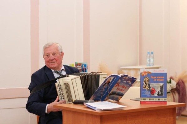 «Этот День Победы!»: музыкально-поэтическая скамейка