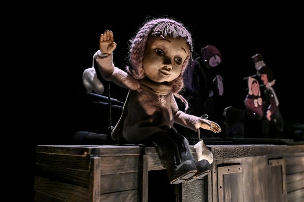 Мама, папа и я, Люся