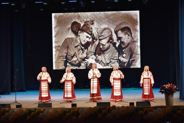 Концерт «Песни Великой Победы» в фанзоне футбольного клуба «Факел»