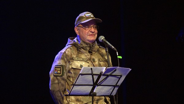 Спектакль «Днепр течет в Россию»