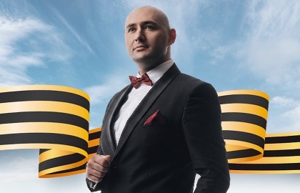 Леонардо «Героям былых времен»