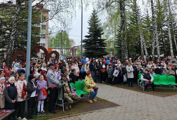 Торжественный митинг «Ликует победная весна»