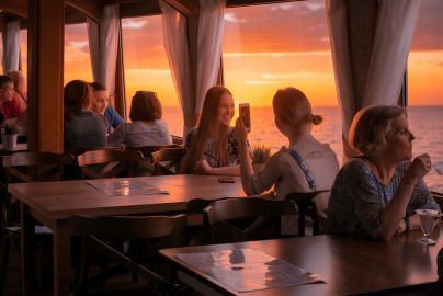 Музыкальный теплоход: круиз на салют