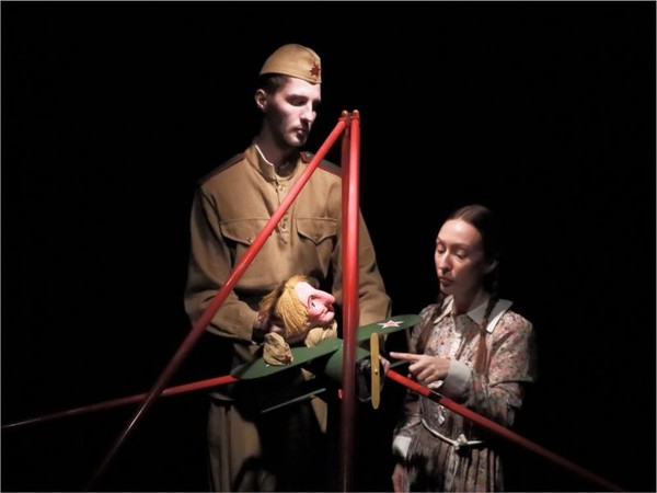 Спектакль «Петрушка солдат»