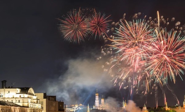 Салют в честь Дня Победы 9 мая