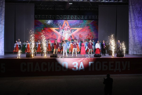 Большой праздничный концерт «Победа, объединяющая Россию»