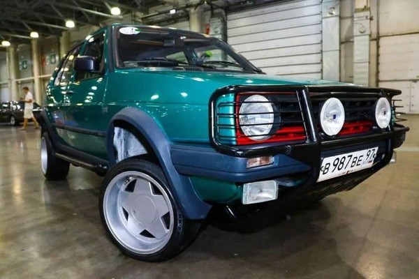 Экскурсия по выставке «Иномарка»