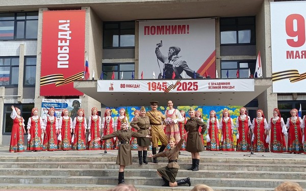 Концертно-театрализованная постановка «Нашу память не сотрут года!»