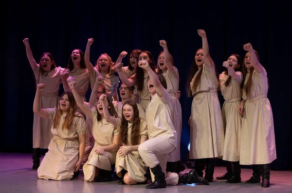 Спектакль «Добро пожаловать, или посторонним вход воспрещен»