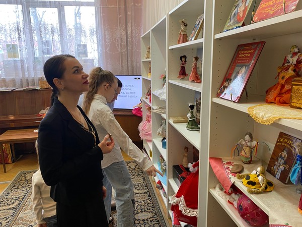 Выставка «Книги, куклы, дети»