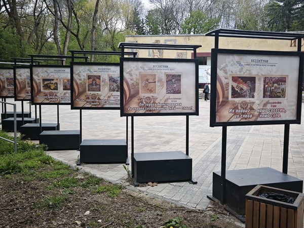Выставка рисунков народной изостудии «Колорит» «Краски города»