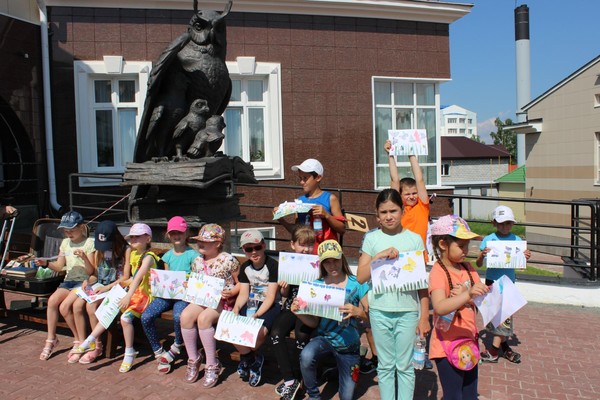 Открытие летней площадки «С книжкой на скамейке»