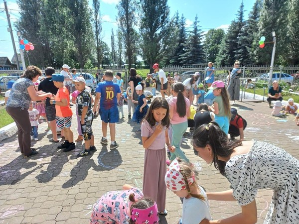 Сказочную дверцу открываем – в страну детства приглашаем