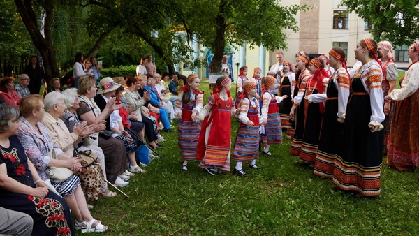 Фольклорная программа «Хоровод у яблоньки»