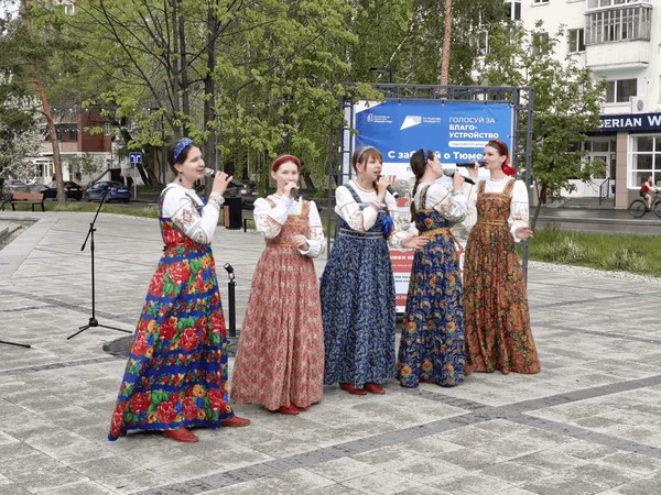 Праздничная программа «Прекрасна ты, моя Россия»