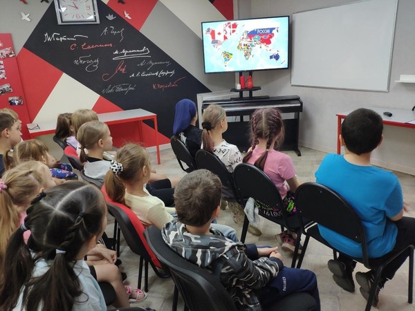 Познавательно‑игровая программа «Россия в сердце и душе»