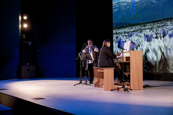 Голос дудука и орган