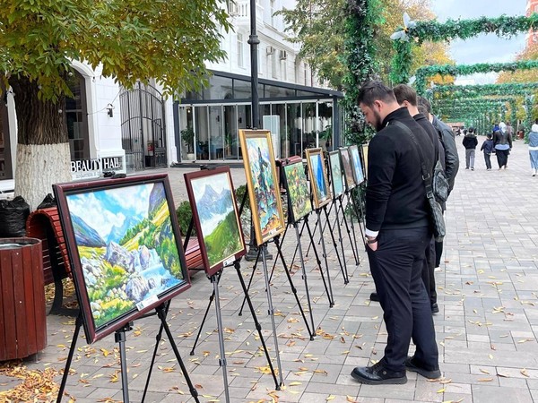 Передвижная выставка в Сквере журналистов