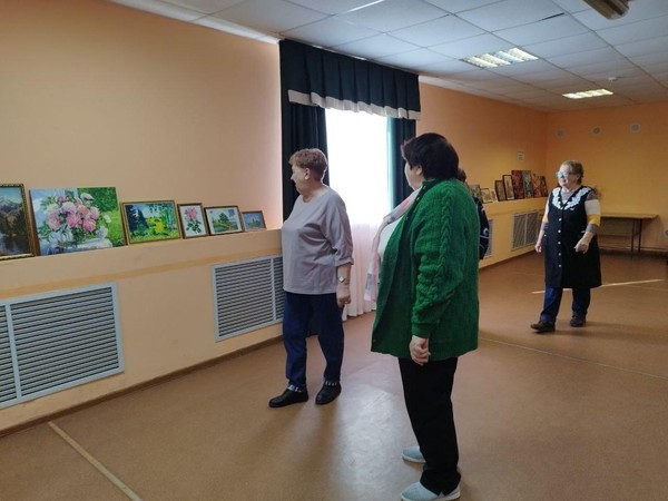 Выставка рисунков «Широка моя Россия»