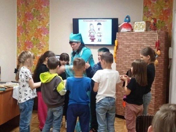Познавательный час «Хоровод народов России»