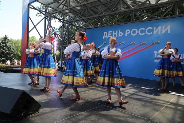 Праздничная программа «Тебе Россия, посвящается...»