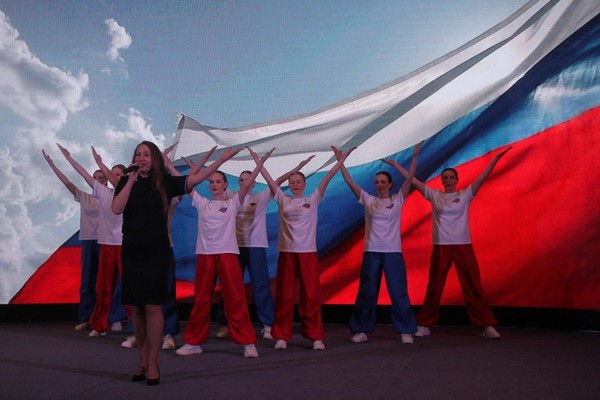 Праздничный концерт «Под флагом России»