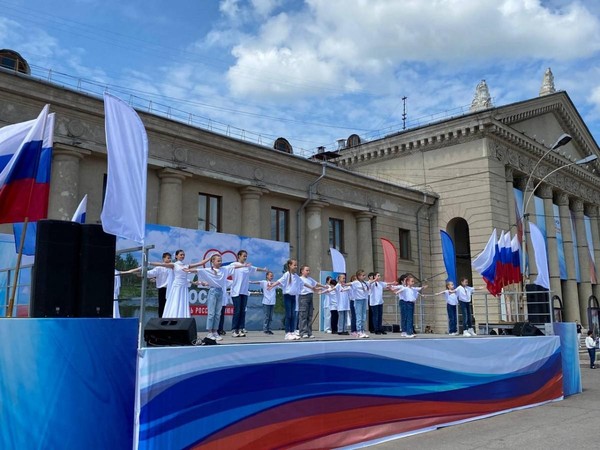 Под флагом России
