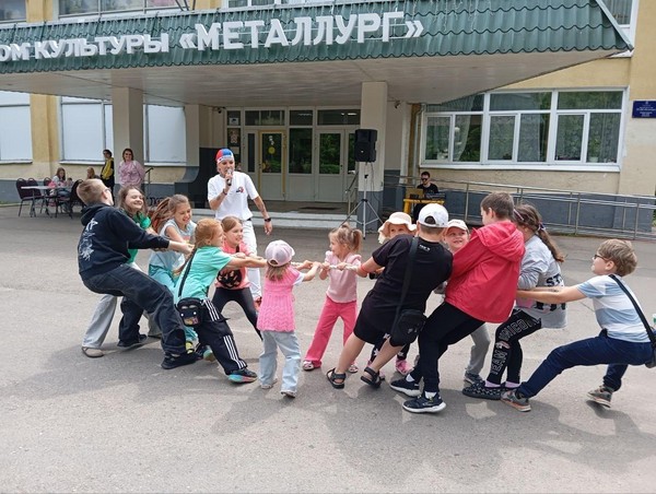 «Мы живём в стране великой»