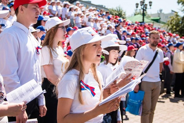 Хором славим Россию и город