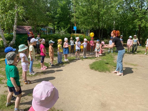 Познавательно‑игровой час «В гостях у Светофорика»