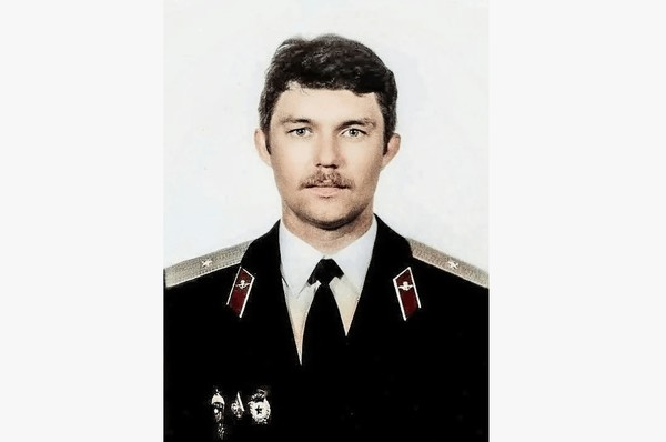 Тематическая беседа «Герой РФ А. В. Доставалов»