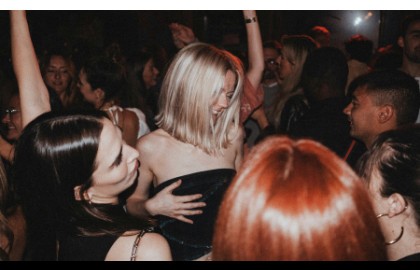 Вечеринка под разводными мостами с DJ и баром