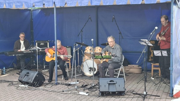И вновь цыганский джаз