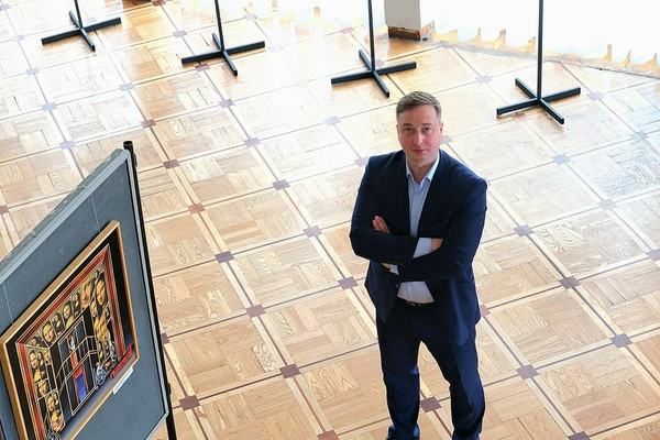 Мир закулисья: экскурсия с директором театра Сергеем Викторовичем Коневым