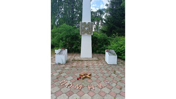 «День памяти и скорби». Возложение цветов к стеле Памяти и минута молчания