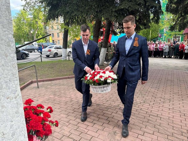 Незаживающая рана торжественный митинг с возложением цветов к памятнику погибшим воинам