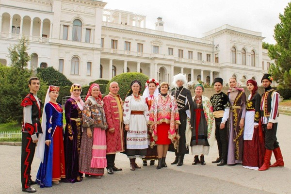 Этнографический экскурс «Национальные костюмы народов Крыма»